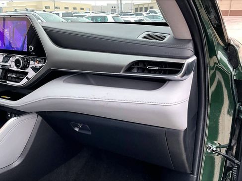 Used 2024 Toyota Highlander Limited image 18