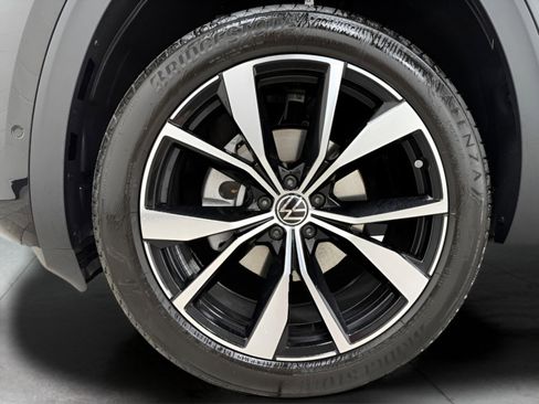 Used 2025 Volkswagen Atlas SEL Premium R-Line image 27