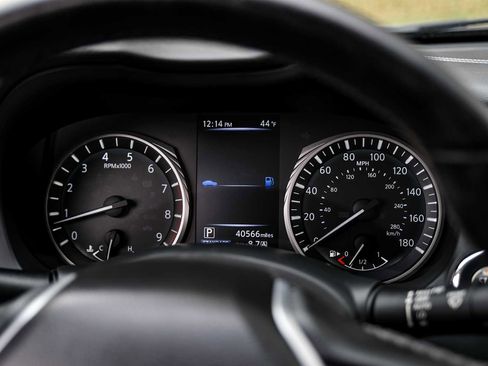 Used 2018 INFINITI Q50 Luxe w/ Essential Package (3.0T Luxe) image 18