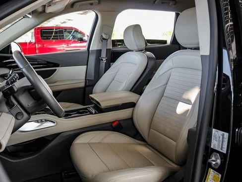 Used 2024 Lincoln Nautilus Reserve image 11