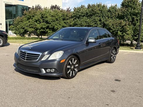 Used 2010 Mercedes-Benz E 350 4MATIC Sedan image 19