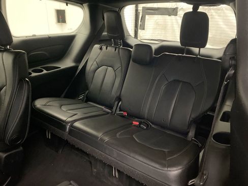 Used 2019 Chrysler Pacifica Touring-L w/ S Appearance Package FWD image 24
