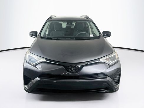 Used 2018 Toyota RAV4 LE FWD image 2