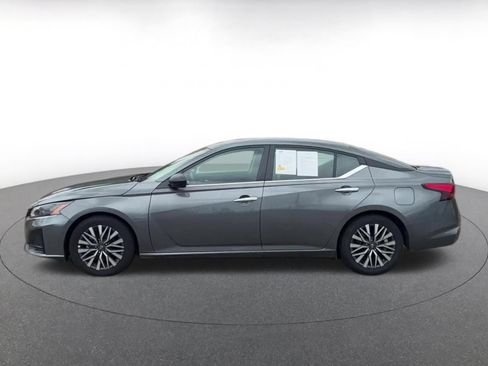 Used 2025 Nissan Altima 2.5 SV FWD image 7