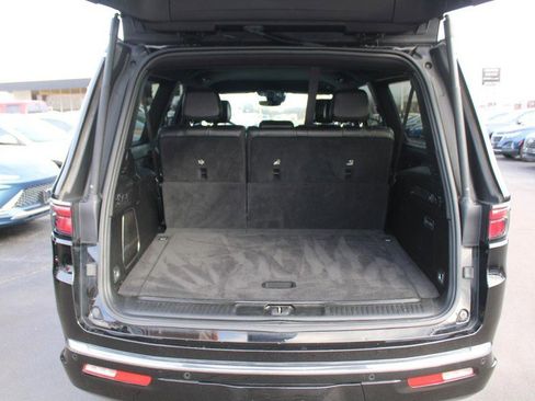 Used 2024 Jeep Wagoneer L Series II w/ Flexible Seating Group image 7