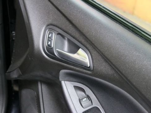 Used 2016 Ford Focus SE FWD image 11