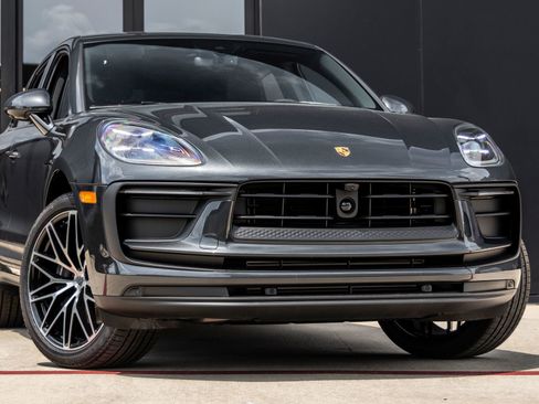 Certified 2026 Porsche Macan AWD/4WD image 9