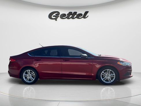 Used 2018 Ford Fusion SE w/ Fusion SE Technology Package FWD image 4