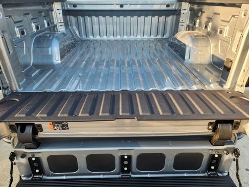 New 2026 GMC Sierra 1500 SLT image 22