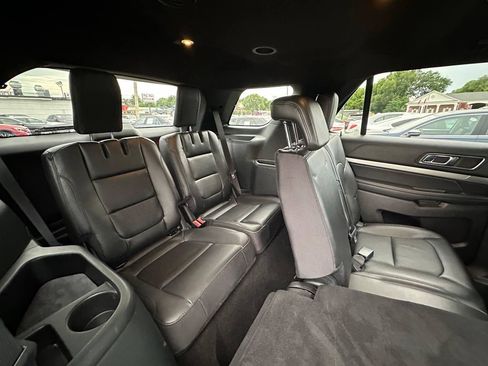 Used 2018 Ford Explorer XLT w/ Equipment Group 202A FWD image 38