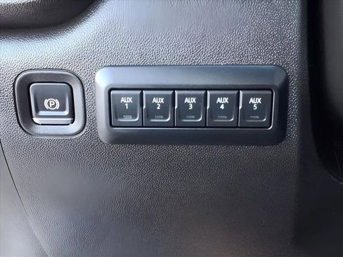 Used 2025 Chevrolet Silverado 2500 Custom w/ Custom Value Package image 21