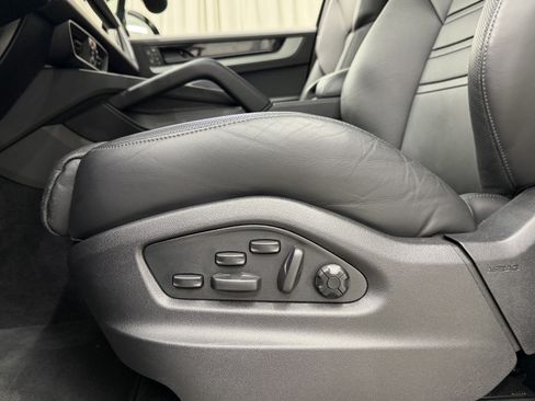 Certified 2026 Porsche Cayenne Coupe AWD/4WD image 33