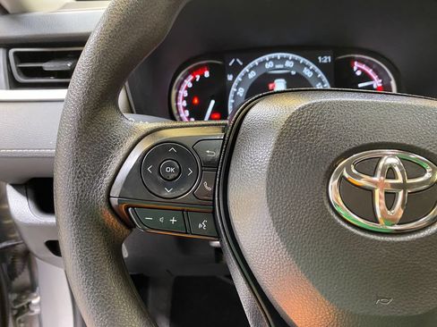 Used 2025 Toyota RAV4 LE AWD/4WD image 32
