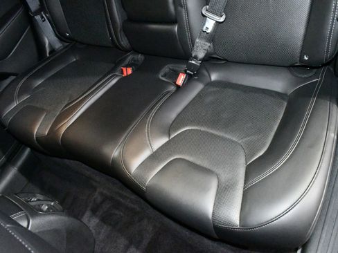 Used 2019 Jeep Cherokee Limited image 19