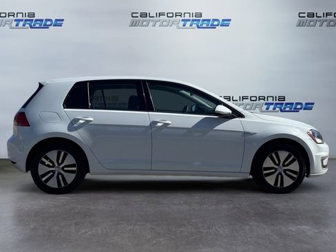 Used 2016 Volkswagen e-Golf SE w/ DC Fast Charging Package image 4
