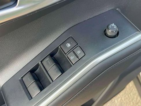 Used 2024 Toyota Highlander XLE image 24