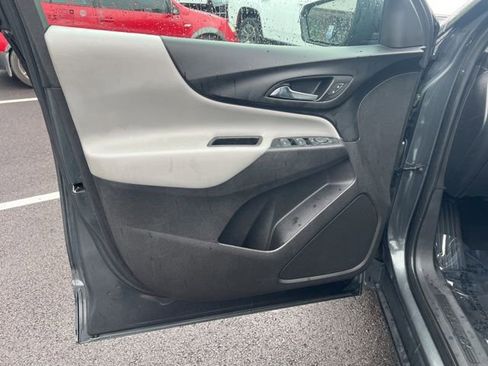 Used 2019 Chevrolet Equinox LS FWD image 4
