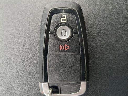 Used 2022 Ford Edge SE w/ Black Appearance Package image 28