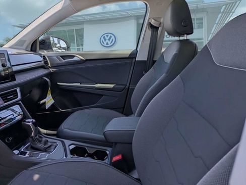 New 2026 Volkswagen Taos SE FWD image 21