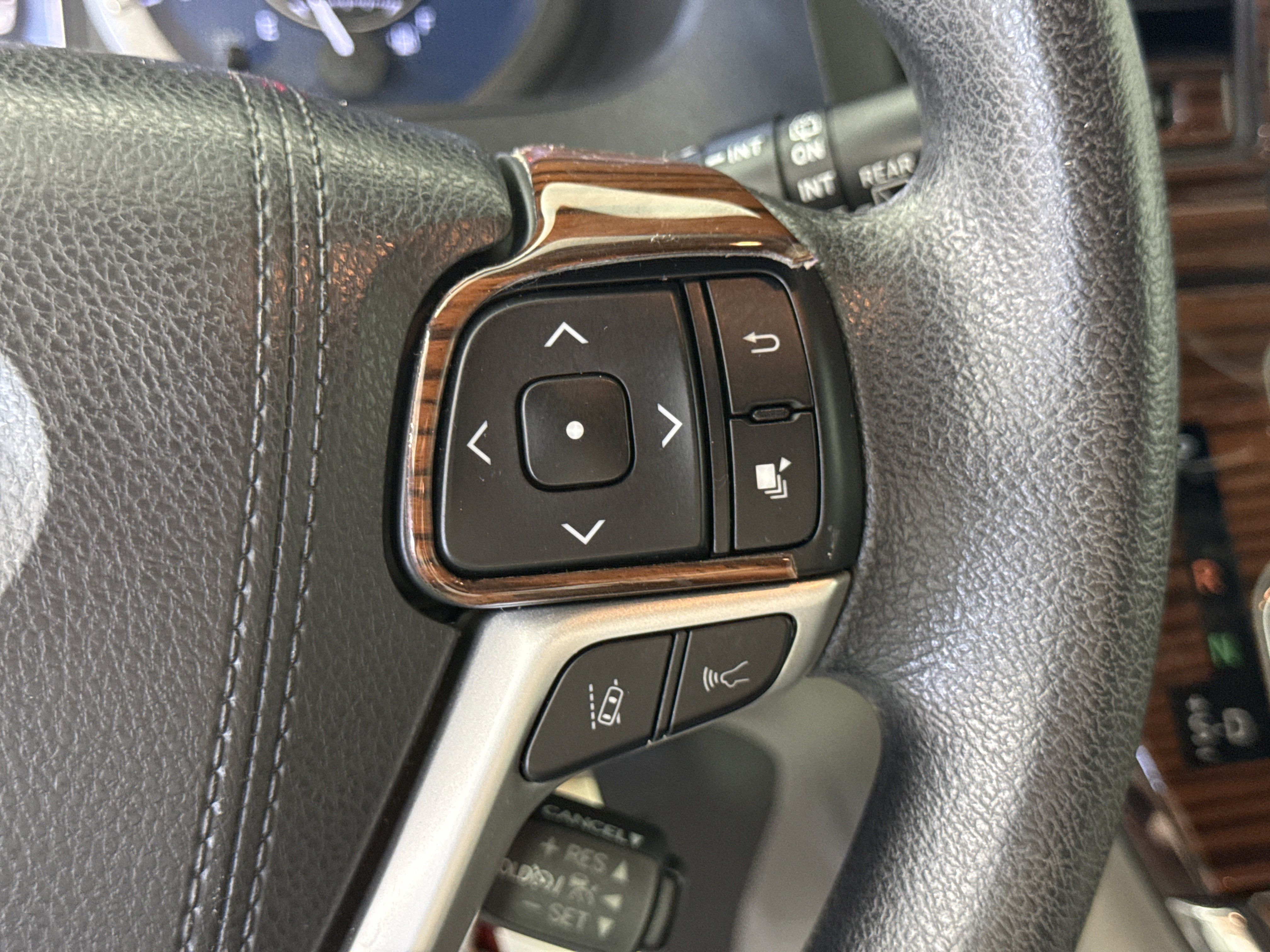Used 2018 Toyota Sienna LE FWD image 32
