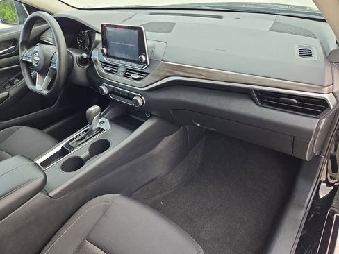 Used 2025 Nissan Altima 2.5 SV image 32