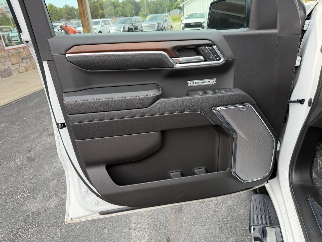 Used 2024 GMC Sierra 1500 Denali w/ Technology Package AWD/4WD image 15