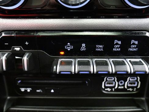 Used 2019 RAM 1500 Rebel w/ Level 2 Equipment Group AWD/4WD image 31