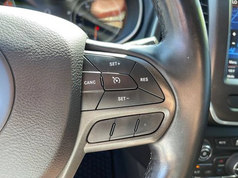 Used 2020 Jeep Cherokee Trailhawk w/ Comfort/Convenience Group AWD/4WD image 25