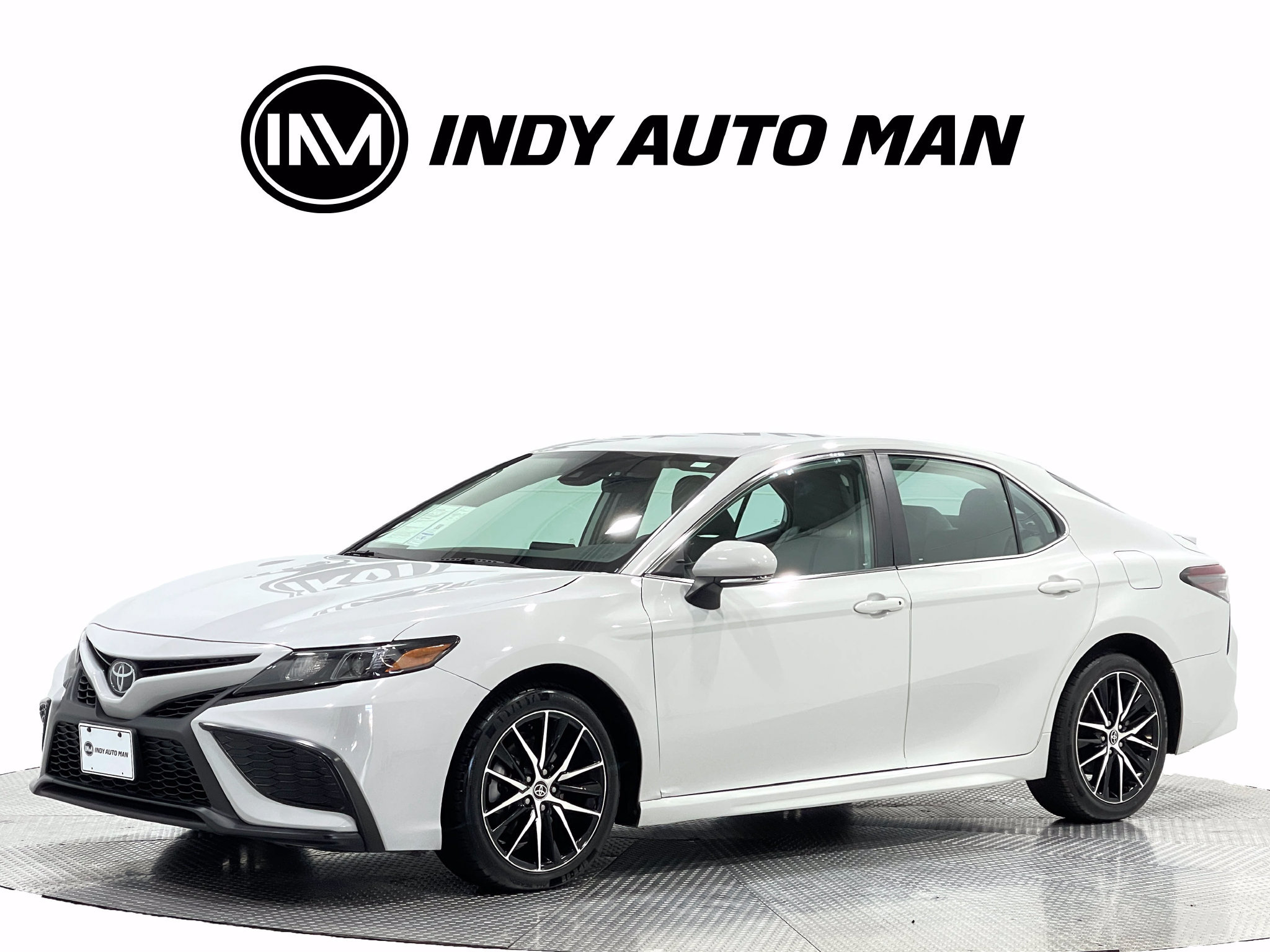 Used 2024 Toyota Camry SE w/ Cold Weather Package FWD image 8