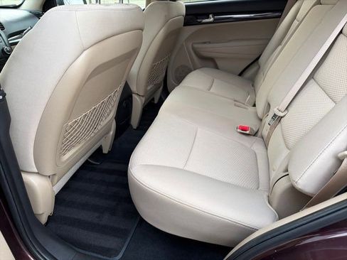 Used 2011 Kia Sorento LX w/ Convenience Pkg image 7
