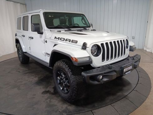 Used 2019 Jeep Wrangler Unlimited Sahara w/ Quick Order Package 24M Moab AWD/4WD image 11