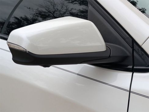 Used 2022 Chevrolet Equinox RS w/ RS Leather Package image 10