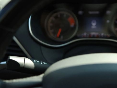 Used 2020 Jeep Cherokee Limited image 18