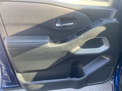 Used 2022 Nissan Frontier SV image 11