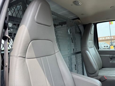 Used 2018 Chevrolet Express 2500 w/ Driver Convenience Package RWD image 21