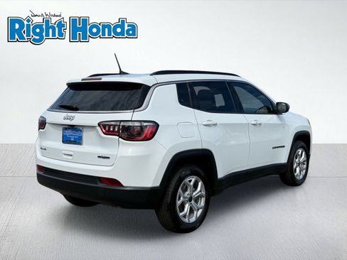Used 2025 Jeep Compass Latitude AWD/4WD image 8
