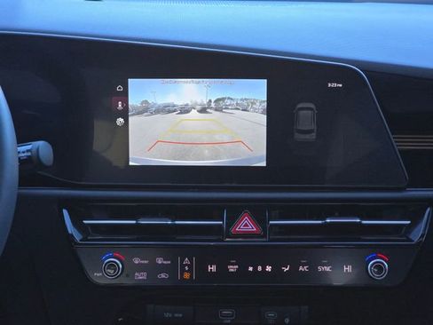 Used 2025 Kia Niro SX image 20