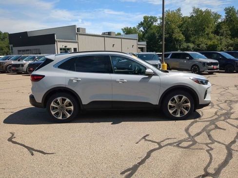 Certified 2025 Ford Escape Platinum AWD/4WD image 2