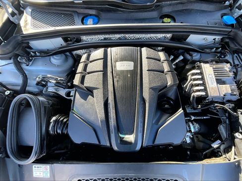 Used 2021 Porsche Macan Turbo image 29