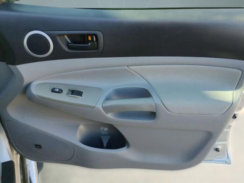 Used 2011 Toyota Tacoma PreRunner image 26