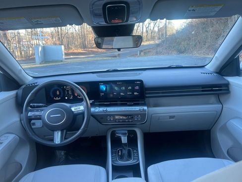 Used 2025 Hyundai Kona SEL image 28