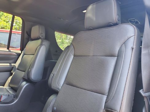 Used 2021 Chevrolet Suburban High Country w/ Premium Package AWD/4WD image 57