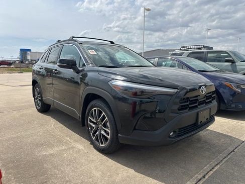 Certified 2026 Toyota Corolla Cross XLE image 2