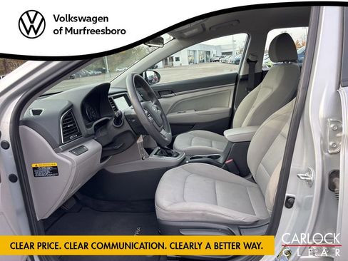 Used 2017 Hyundai Elantra SE image 15