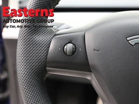 Used 2022 Tesla Model 3 Standard Range image 15