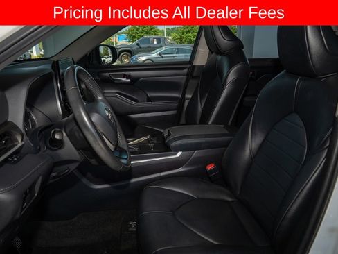 Used 2023 Toyota Highlander XLE FWD image 14