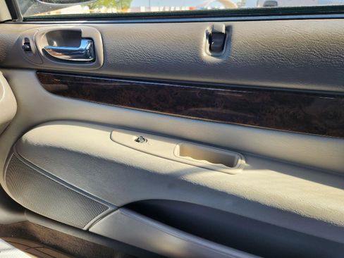 Used 2004 Chrysler Sebring Limited FWD image 18