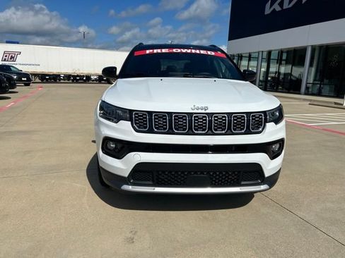Used 2025 Jeep Compass Limited AWD/4WD image 2