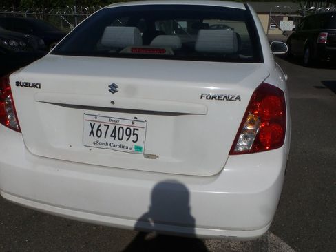 Used 2006 Suzuki Forenza Sedan image 10