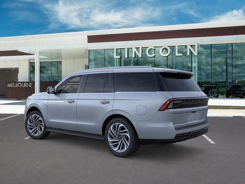 New 2026 Lincoln Navigator Premiere image 4